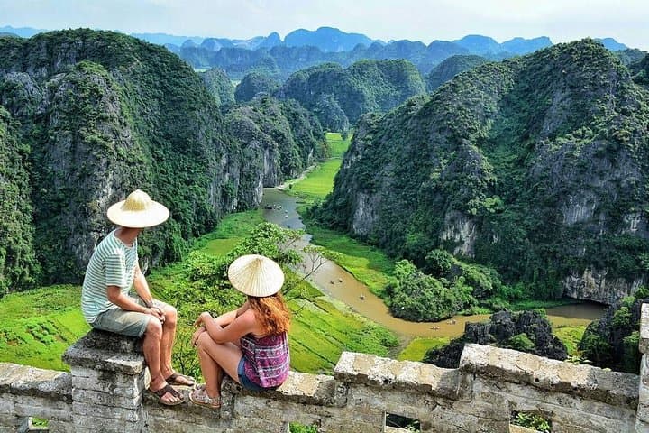 Full-Day Ninh Binh: Hoa Lu, Trang An Boat Trip & Mua Cave Viewpoint photo 3