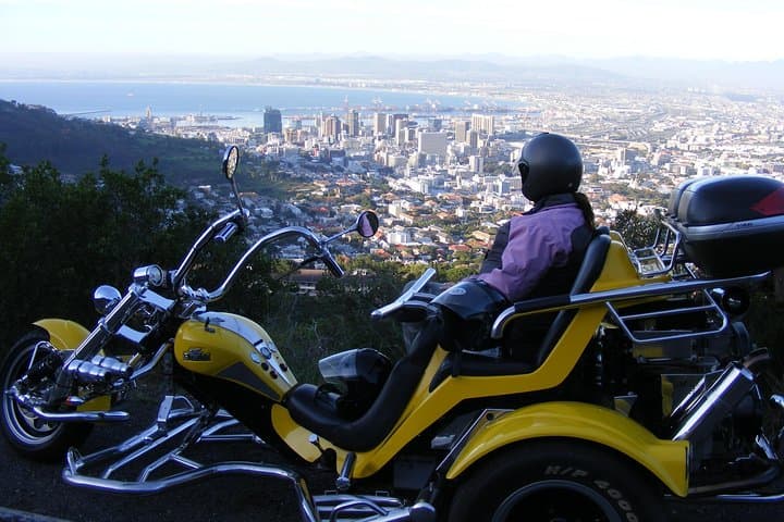 Signal Hill Romantic Sunset Tour — Cape Town Sunset & Sparkling Wine Experience photo 2
