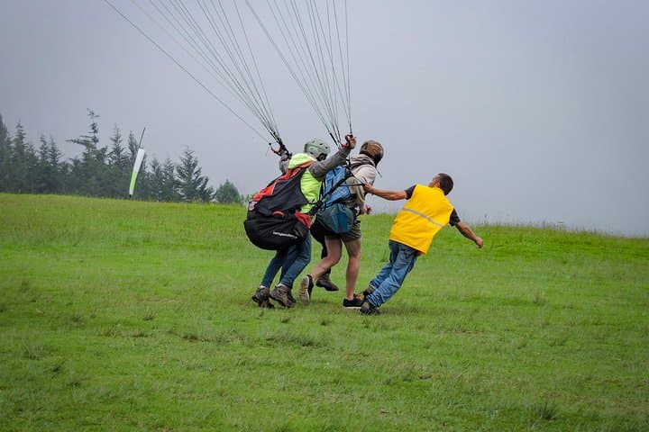 Tandem Paragliding Over Medellín: 15-Minute Flight from San Félix photo 4