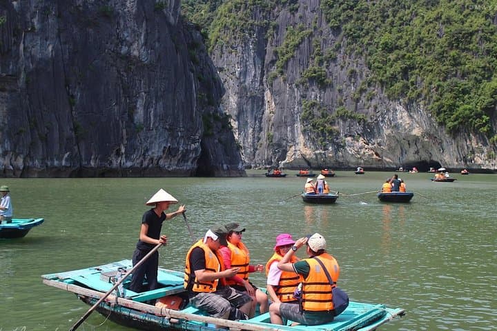 Private Full-Day Halong Bay Cruise: Kayaking, Surprise Cave & Seafood Lunch
