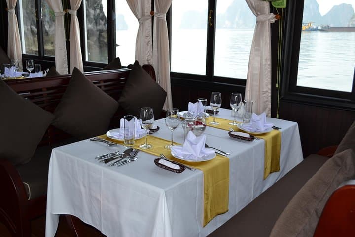 Private Full-Day Halong Bay Cruise: Kayaking, Surprise Cave & Seafood Lunch photo 6