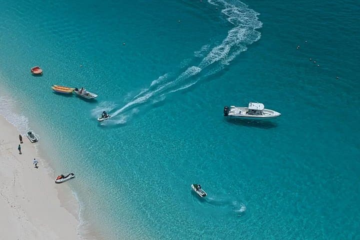 Half-Day Private Bus Tour in Nassau — Snorkel, Junkanoo & Fort Charlotte photo 2