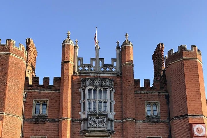 Private Luxury Car Tour to Hampton Court Palace from London photo 3