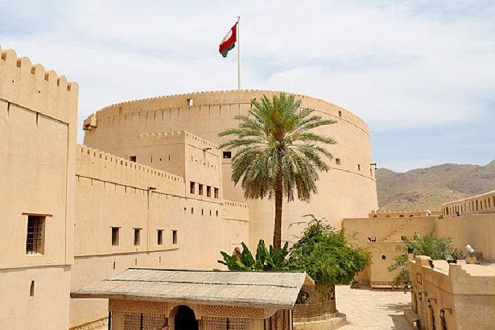 Muscat to Nizwa: Full-Day Private Cultural and Wadi Tour