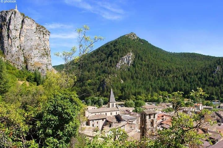 Gorges du Verdon Private Tour: Lac de Sainte-Croix, Moustiers & Castellane Day Trip photo 3