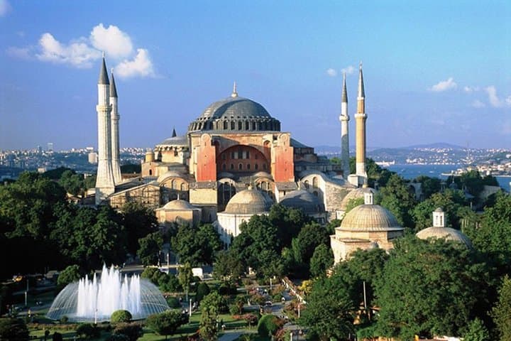 Skip-the-Line Sultanahmet Walking Tour: Hagia Sophia, Blue Mosque & Basilica Cistern photo 2