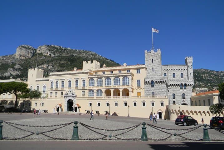 Eze, Monaco & Monte-Carlo Shore Excursion: Perfumes, Palaces and the F1 Coast Drive photo 5