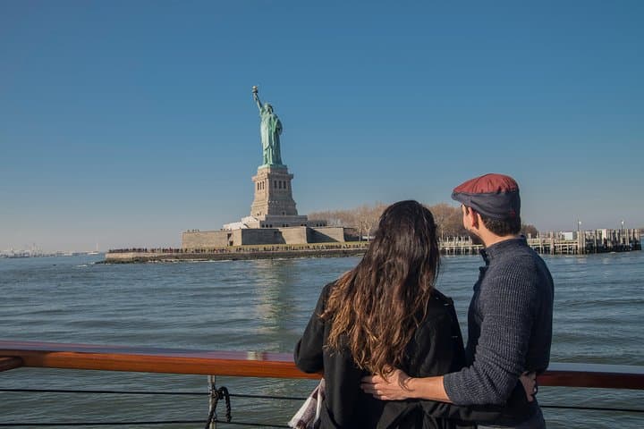 Manhattan Architecture Yacht Cruise: AIA-Narrated Around-Manhattan Tour photo 3