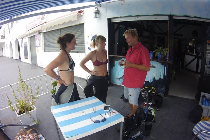 Intro Scuba Diving in Costa Adeje: 12m Beginner Session in Tenerife photo 6