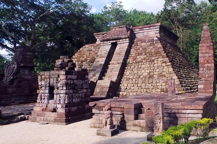 Solo Vintage Tour: Sukuh & Cetho Temples Day Trip from Yogyakarta