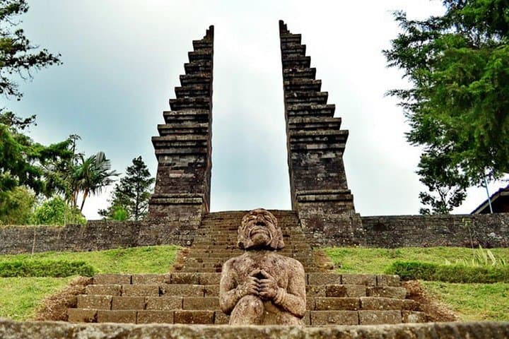 Solo Vintage Tour: Sukuh & Cetho Temples Day Trip from Yogyakarta photo 2