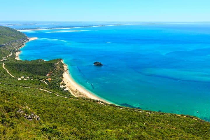 Arrábida & Sesimbra Private Tour: Cristo Rei, Cabo Espichel and Portinho