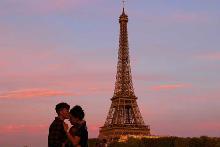 Paris Photo Shoot: Private Professional Photoshoot at Iconic Locations photo 3