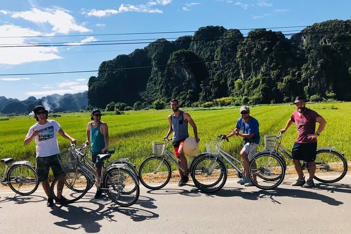 Tam Coc & Hoa Lu Day Trip: Sampan Ride, Mua Cave Climb, and Ancient Capital photo 3