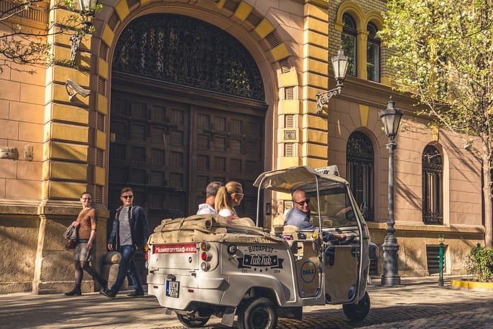 Budapest Romantic Tuk Tuk Tour: Private 2-Hour Danube & Gellért Hill Experience photo 4