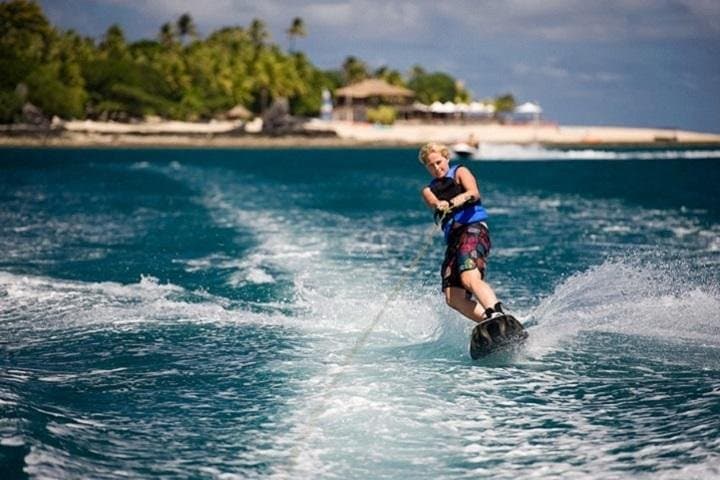 Castaway Island Day Cruise with Lunch: Mamanuca Snorkel & Beach Escape photo 4