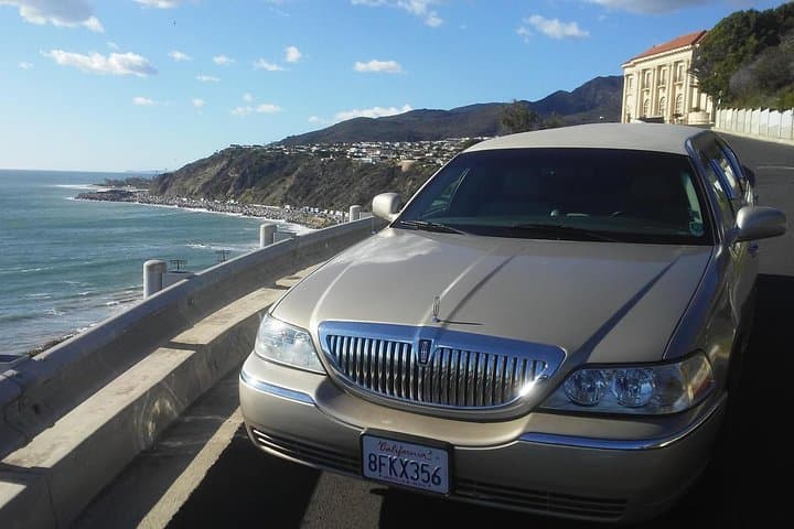 Explore Los Angeles in Style: Private 4-Hour Limo Tour of Venice, Beverly Hills & Santa Monica photo 2