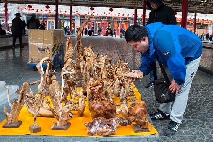 Private Shopping Tour at Panjiayuan Market — Beijing Antique Bazaar photo 5