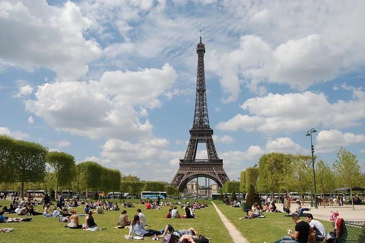 Private Full-Day Paris City Tour: Eiffel, Montmartre & Latin Quarter in 8 Hours