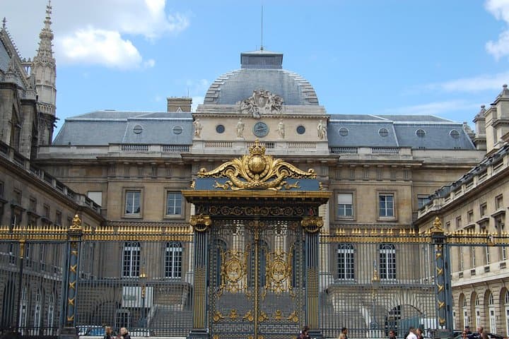 Private Full-Day Paris City Tour: Eiffel, Montmartre & Latin Quarter in 8 Hours photo 4