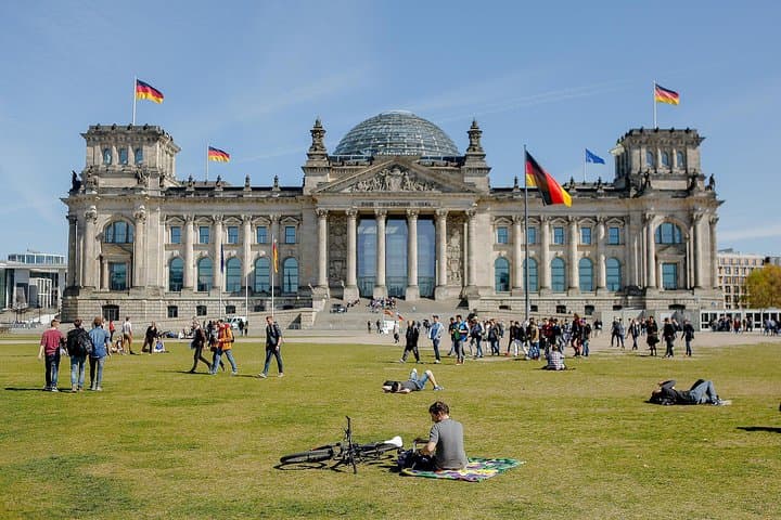 Prague to Berlin Private Day Trip: Berlin Highlights & Wall Walking Tour