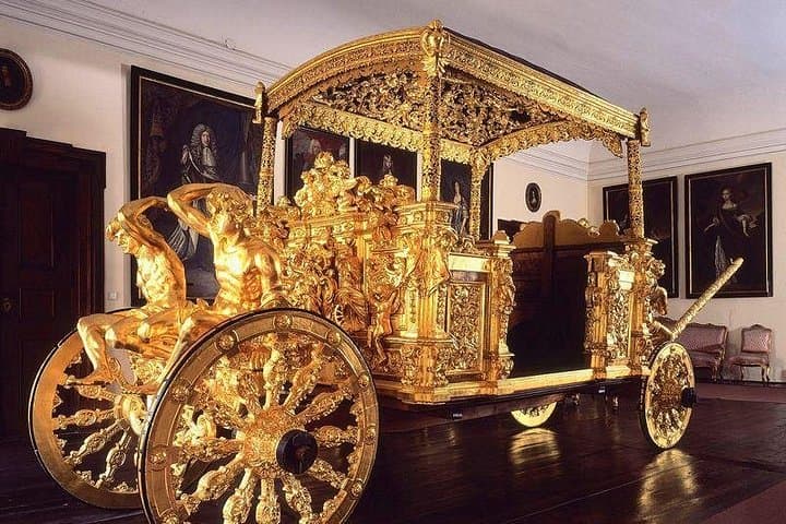 Private Day Trip from Prague to Český Krumlov via Hluboká Castle — Full-Day Guided Tour photo 4