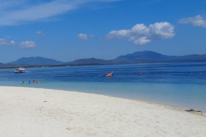 Honda Bay Island Hopping from Puerto Princesa: Day Trip to Cowrie, Luli & Starfish photo 4