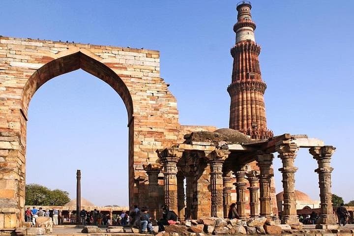 Guided Visit to Qutub Minar: Explore Delhi's 12th-Century Minaret & Ruins