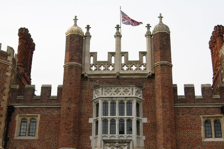 Private Windsor Castle and Hampton Court Palace Day Tour from London photo 3
