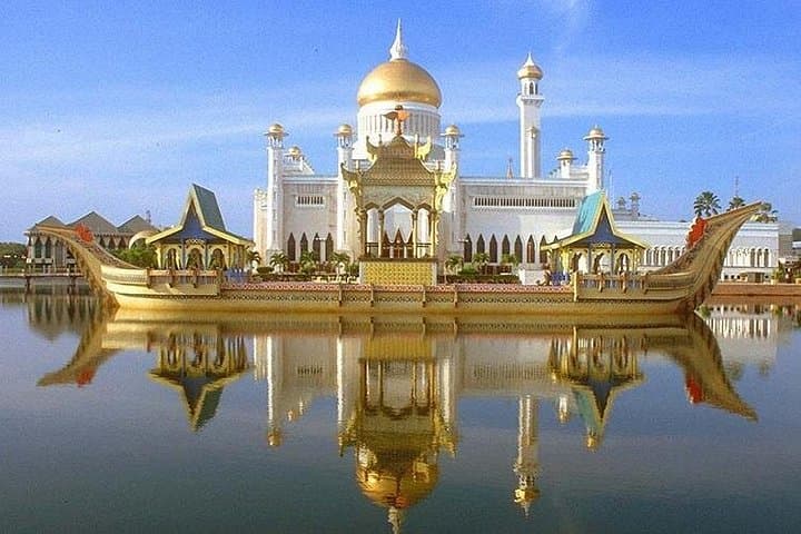 Full-Day Abu Dhabi City Tour and Ferrari World — Sheikh Zayed Mosque, Corniche & Yas Island photo 3