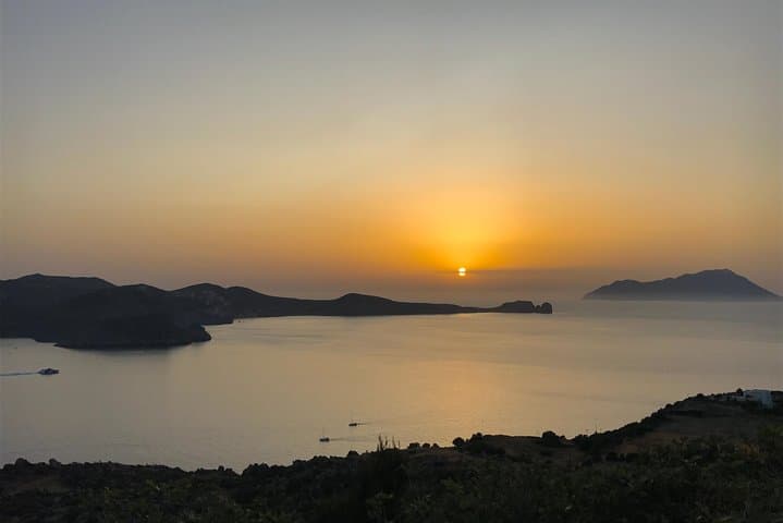 Private Sunset Road Trip in Milos — Sarakiniko, Mandrakia & Plaka