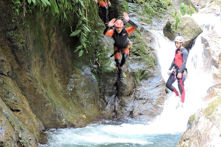 Cashaurco Canyoning: Extreme Gorge Adventure Near Baños, Ecuador photo 5