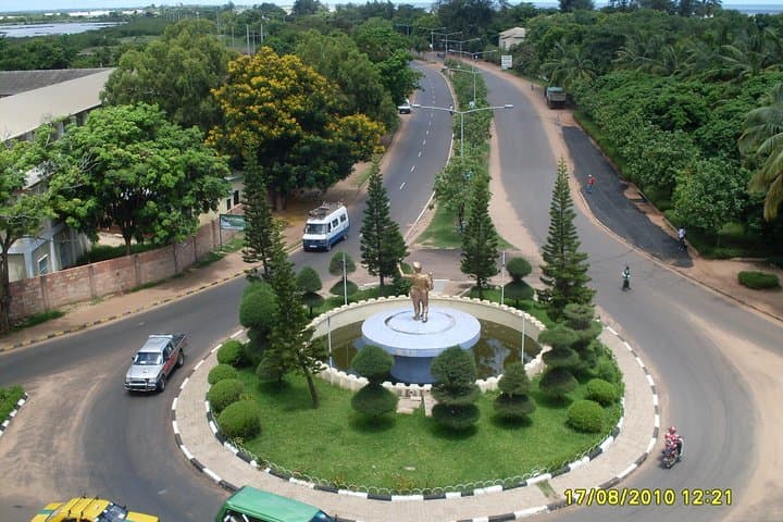 Banjul Private Half-Day City Tour: Crocodile Pool, Market & Batik Workshop photo 6