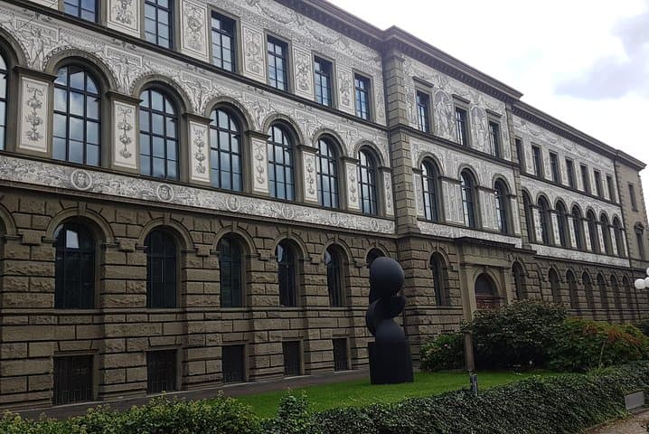 Explore Zürich Old Town: Private Half-Day Walking Tour with Optional Lake Cruise photo 5