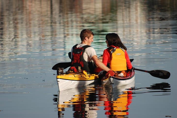 Paddle Victoria Harbour: Guided 3-Hour Kayak Tour to Gorge Waterway