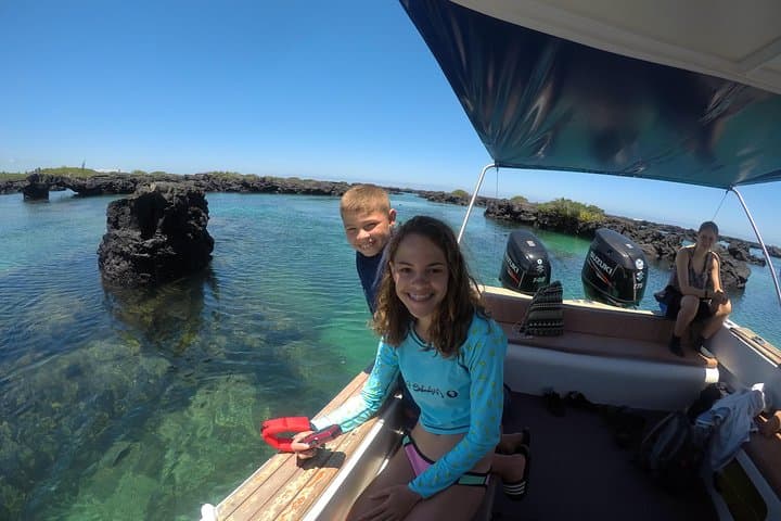 5-Day Galapagos Island Hopping: Santa Cruz, Isabela & Tintoreras Wildlife Tour photo 1