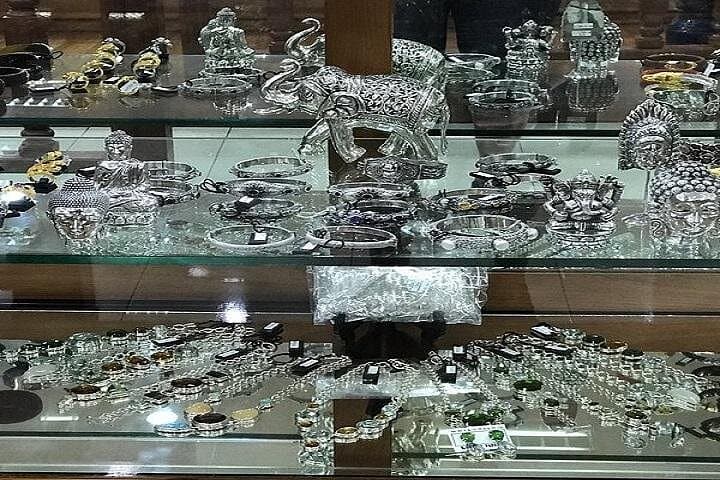 Ubud Art & Shopping Tour: Batik, Silver, Carvings & Tegenungan Waterfall photo 2