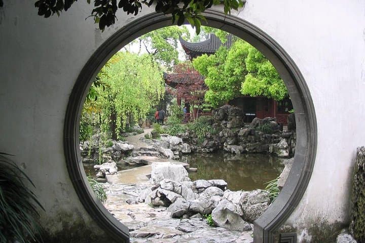 Yu Garden and Old Town: 3-Hour Private Walking Tour with Tea Tasting in Shanghai photo 2