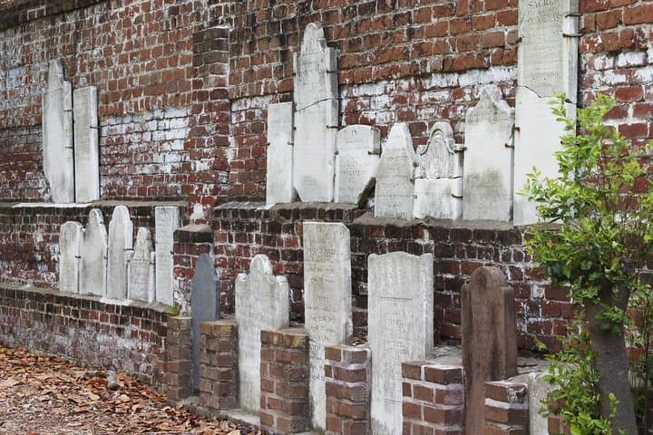Grave Tales Ghost Tour — Savannah Haunted History Walking Tour photo 5