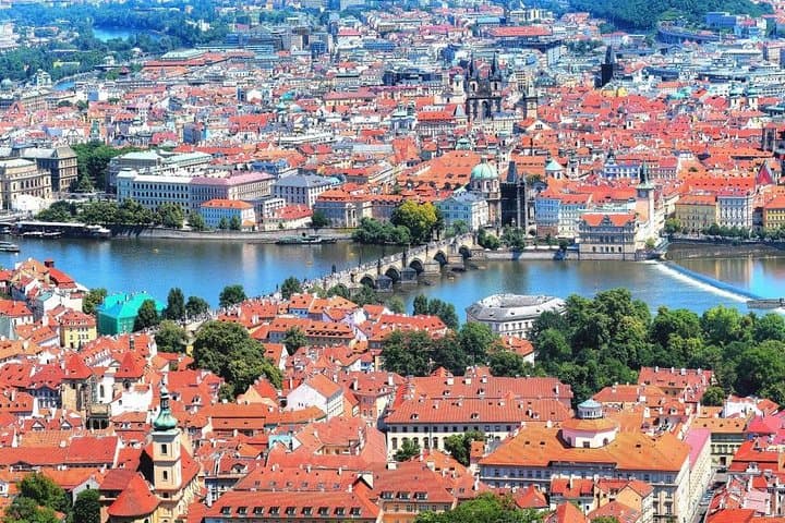 Prague Running Tour: Private 90-Minute Scenic Route Past Prague Castle