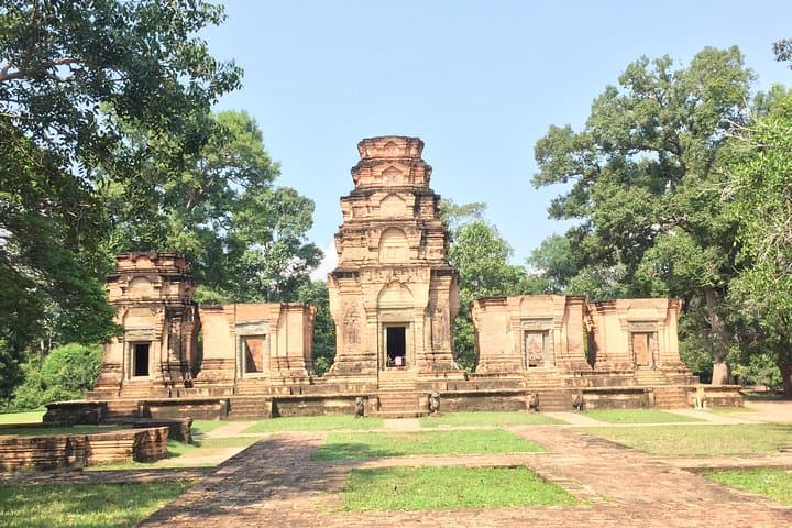 Kbal Spean & Banteay Srei Trek: 1000 Shiva Lingas and Pink Sandstone Temples from Siem Reap photo 4
