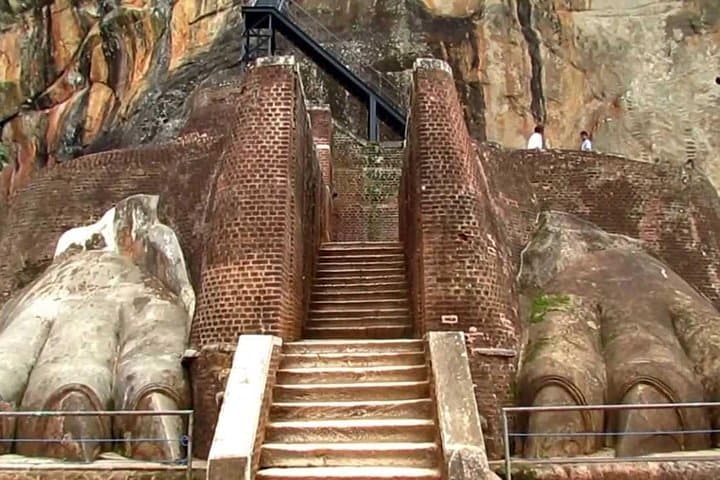 Sigiriya & Dambulla 2-Day Private Tour with Minneriya Safari — From Colombo