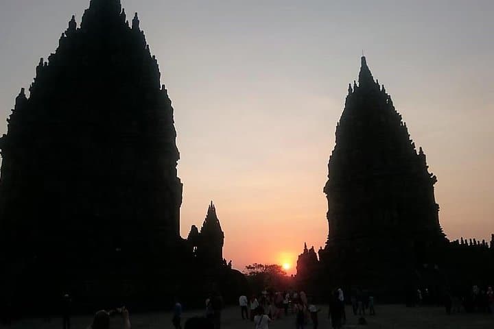 Yogyakarta Private Tour: Borobudur, Prambanan & Kraton in One Day photo 2