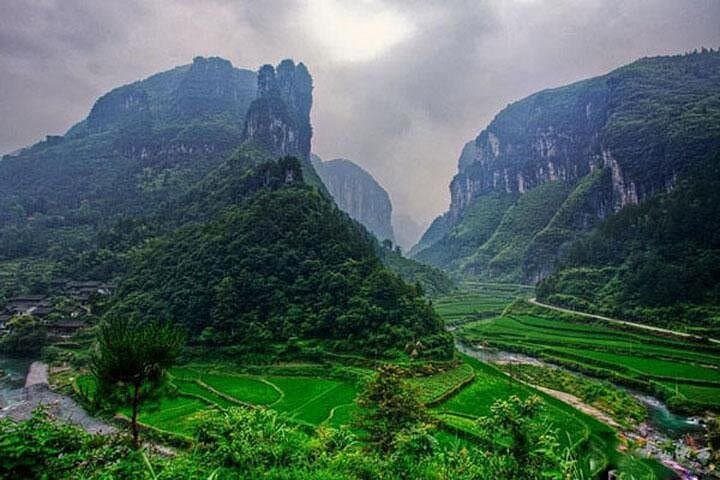 Fenghuang Old Town and Dehang Miao Village: 2-Day Private Tour from Zhangjiajie