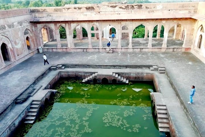 Weekend Escape: Exploring Mandu’s Forts, Palaces and Romantic Ruins photo 2