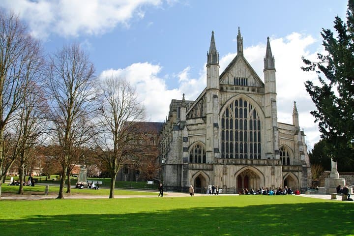3-Day Isle of Wight & Southern Coast Tour from London — Osborne House, Needles & Portsmouth photo 3
