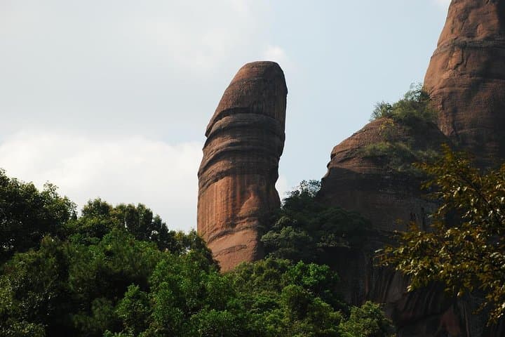 Danxia Mountain & Nanhua Monastery: 2-Day Bullet-Train Tour from Guangzhou