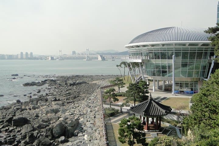 Busan Coastal City Tour: Haedong Yonggungsa, UN Memorial & Lotte Premium Outlet photo 3