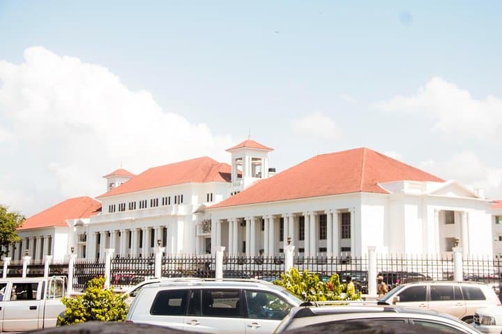 Accra Half‑Day City Sightseeing: James Town, Markets & Independence Landmarks photo 3