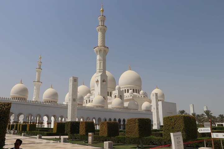 Abu Dhabi Full-Day City Tour with Ferrari World Ticket: Mosque, Corniche and Yas Island Adventure photo 4